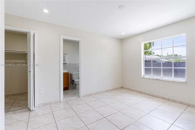Building Photo - 1214 NW 34th Ave Unit 1214