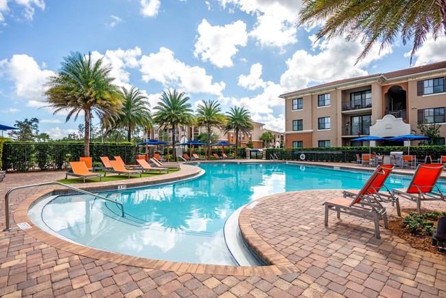 Resort Style Pool with Cabanas - Atlantico at Kendall Apartments