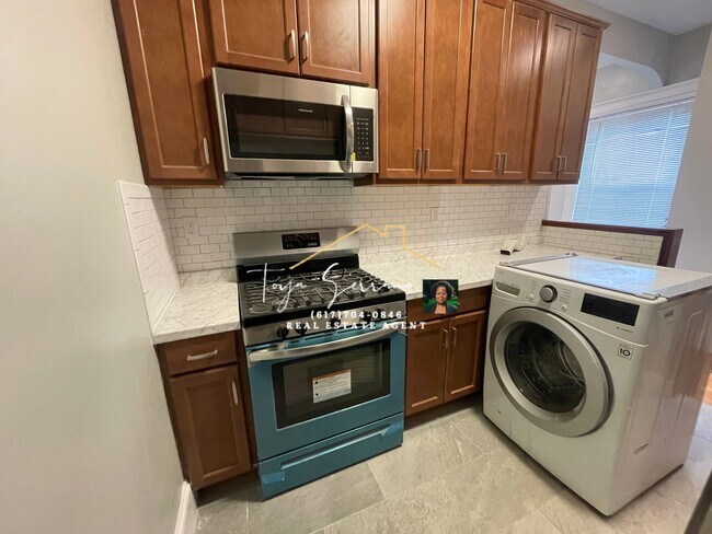 Building Photo - 62 Charlotte St Unit 1