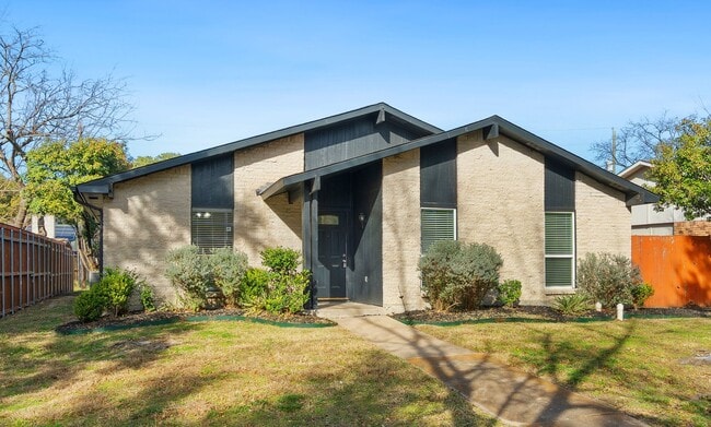 Photo - Plano 3-2-2 with 2 Living 2 Dining