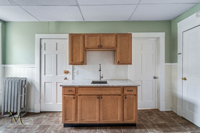 Photo - Bright & Spacious 3-Bed with Balcony and P... House