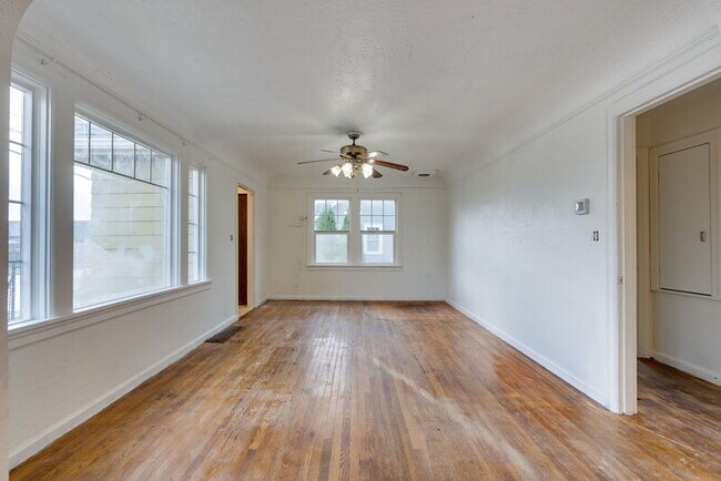 Photo - 1137 SE Uglow Ave