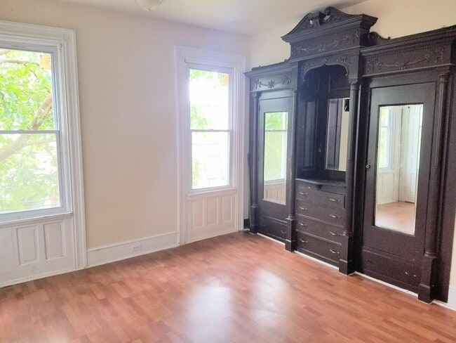 Building Photo - 1219 W Allegheny Unit rear)