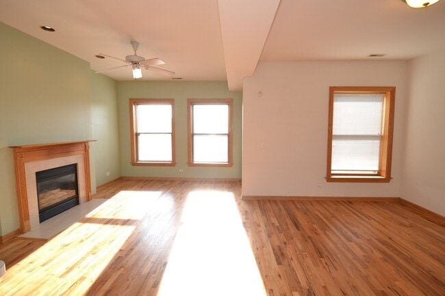 Photo - Pet Friendly 3 Bed 2 Bath Top Floor Unit Unit 974 - 3