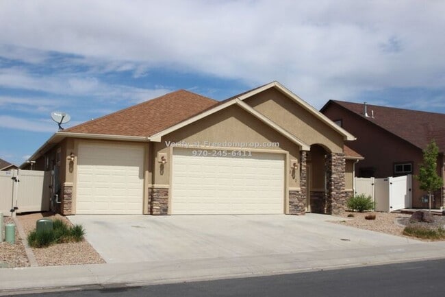 Photo - 2482 Wolcott Ave