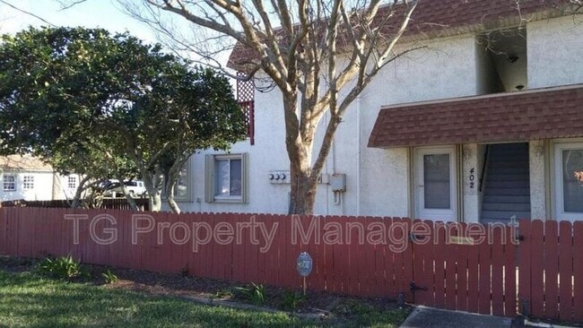 Photo - 402 Lower 8th Ave S