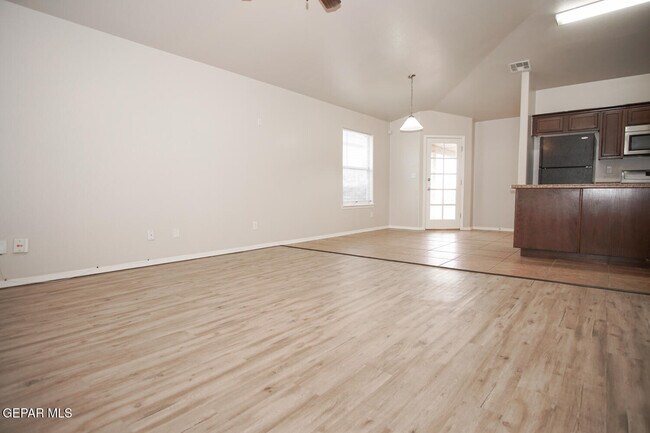 14308 Arabian Point