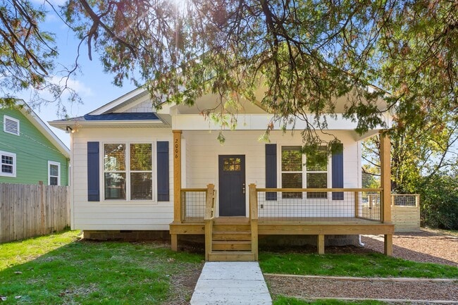 Building Photo - 2006 E 14th St Unit 2006