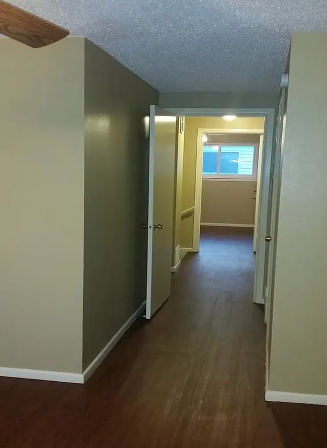 Building Photo - 505 Hughes Dr