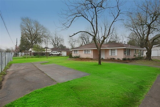 Building Photo - 903 Mabry St