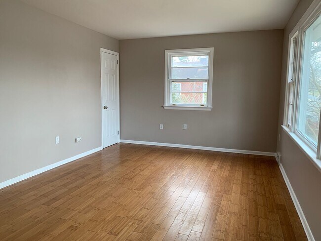 Photo - 525 Hilton Dr