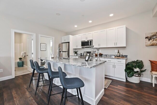 Photo - 734 South St Unidad 4