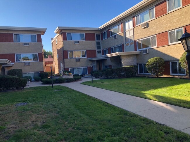 Building Photo - 6827 W Raven St Unit 2L Rental