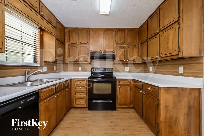 Photo - 185 Southmoor Cir