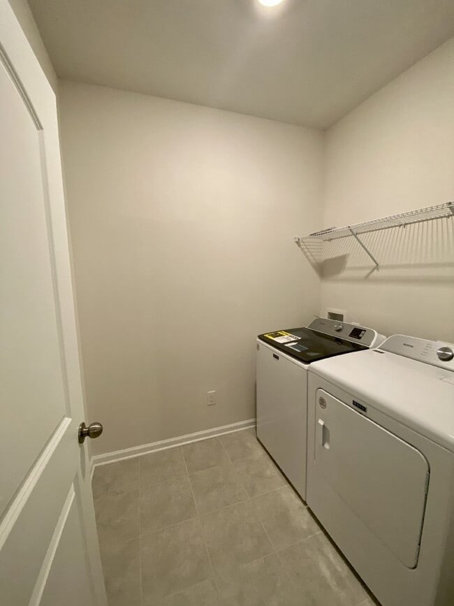 Photo - Beautiful 3BR/2.5BA Townhouse; Easy Access to I485 and Uptown