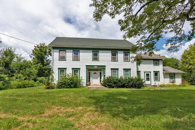 Building Photo - 5635-5639-5639 NY-82 Unit # 3 Rental
