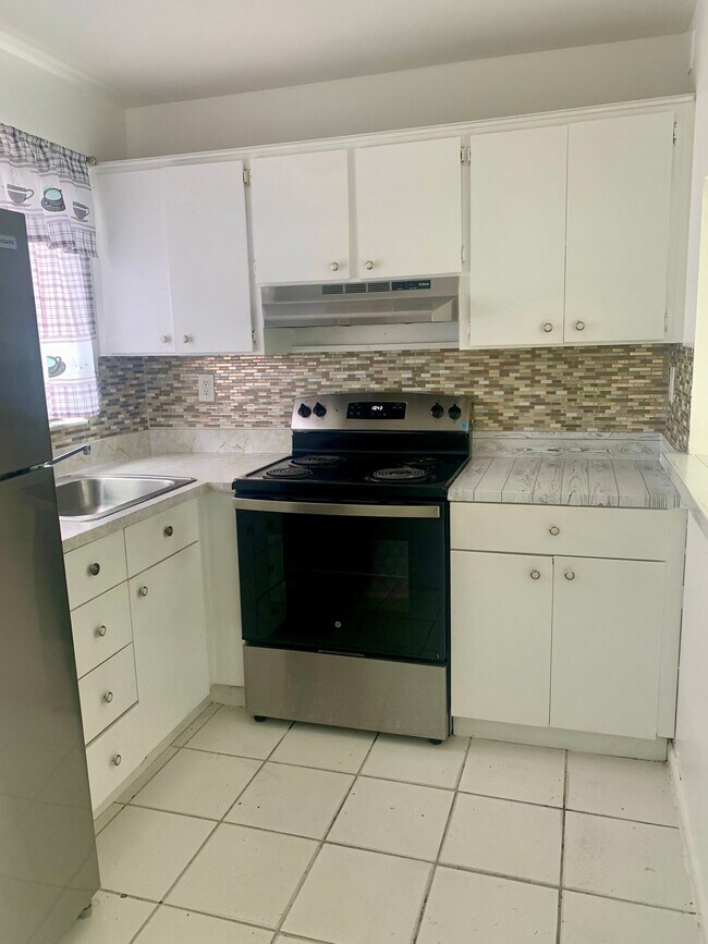 Photo - 2261 W 53rd St Unidad 9