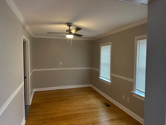 Photo - 1107 Graymont Dr SW