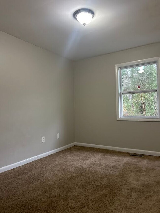 Photo - 4 bed and 1.5 bath in Decatur!