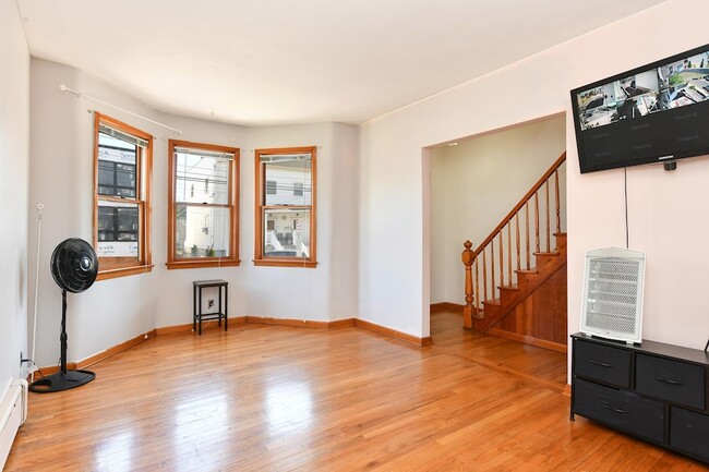 Photo - 241 Maple St