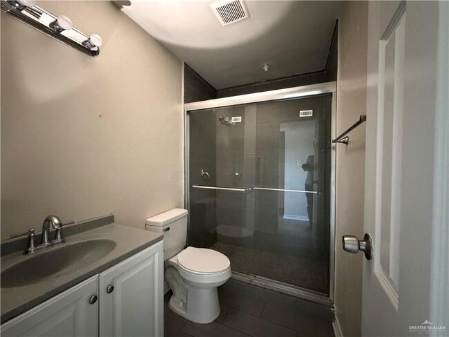 Photo - 11-25 1/2 N 25 1/2 St