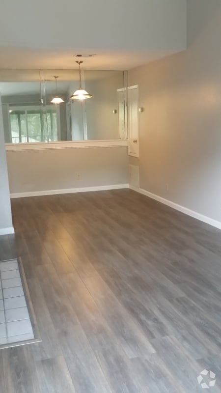 Building Photo - 730 Memorial Mews St Rental