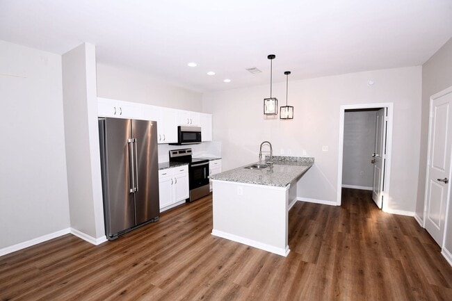 Photo - 4 Bed, 4.5 Bath in Rowandale