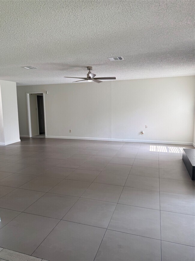 Photo - 262 Coppersmith Dr
