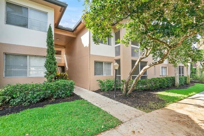 Building Photo - 9899 Westview Dr Unit 516
