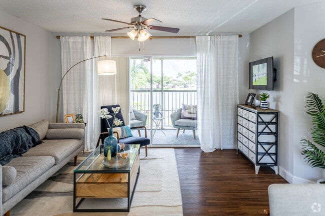 2 BR, 2 BA - 1,050SF