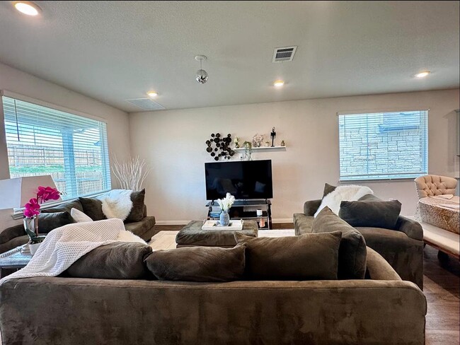 Photo - 204 Brooklyn Dr