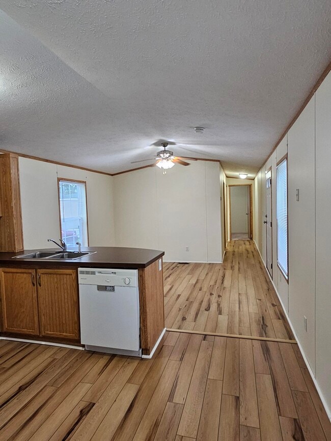 Photo - 230 Maverick Ln