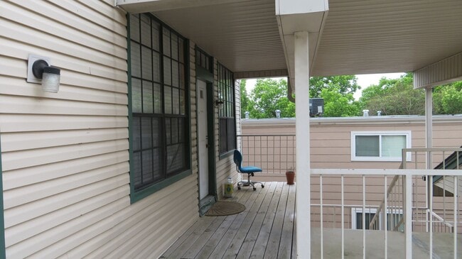 Photo - 2300 Leon St