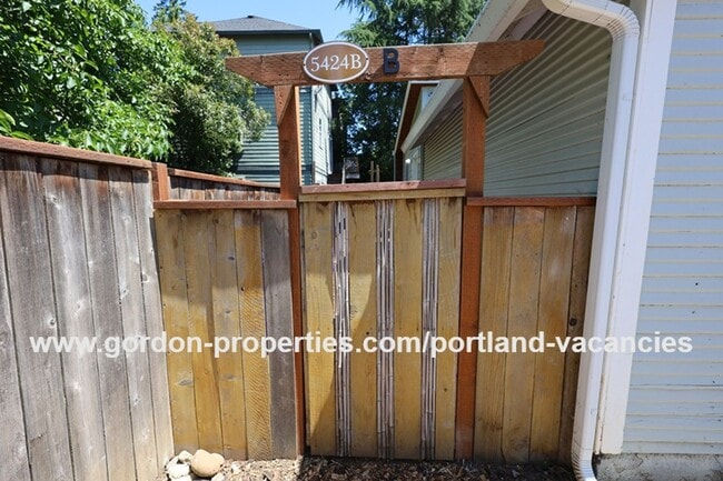 Building Photo - SE 88th Ave - 2 bedroom ADU close to the r... Unit #B Rental