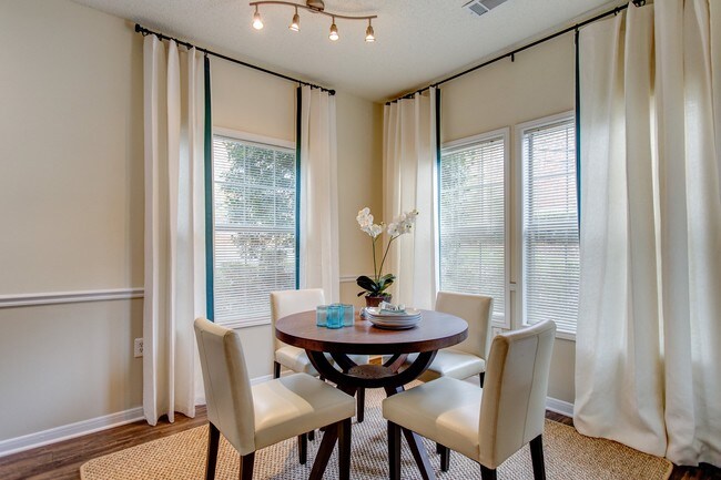 Crowne Oaks Apartments