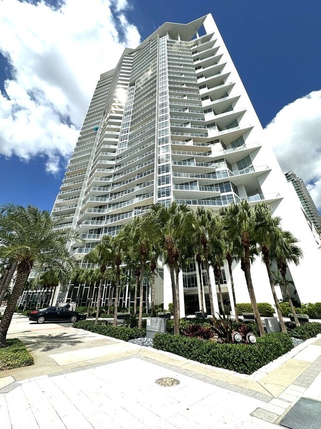 Building Photo - Unfurnished Annual DOWNTOWN ST. PETE - SIG... Unit 1401 Rental