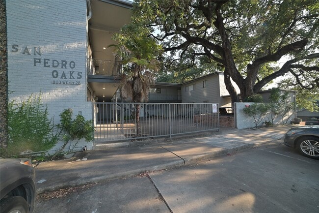 Building Photo - 803 W 28th St Unit 205 Rental