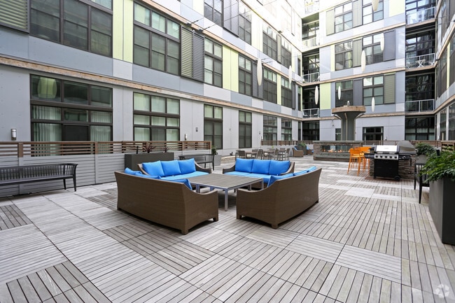 Courtyard - 520 Park Avenue