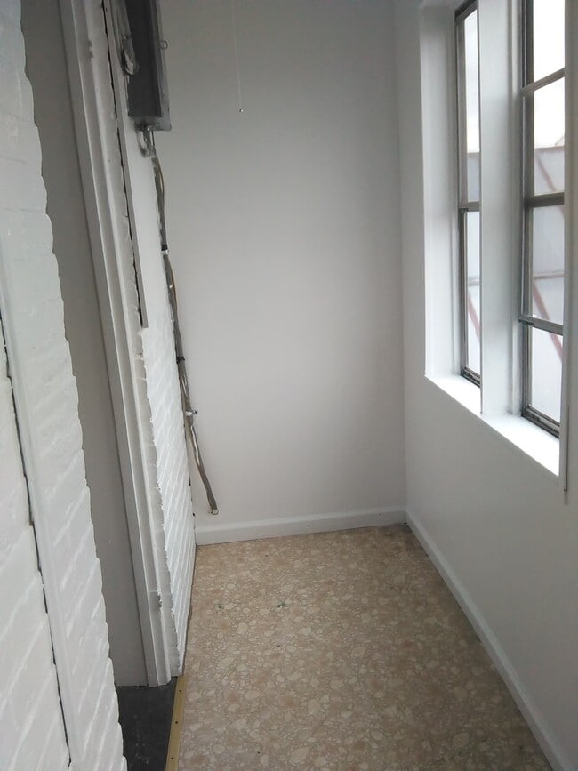 Photo - Video in pictures! 3rd Floor 1 Bedroom in Downtown York
