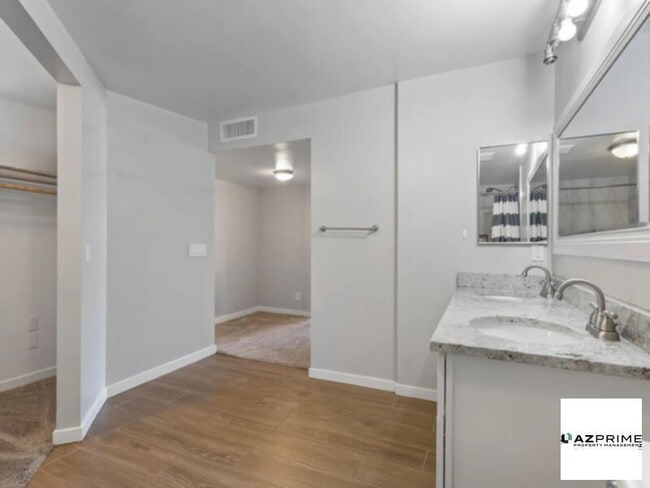 Building Photo - Spacious apartment available for rent