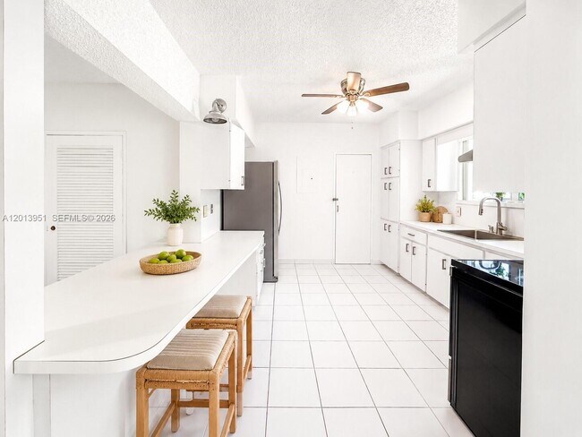 Photo - 10081 W Bay Harbor Dr Unit 1