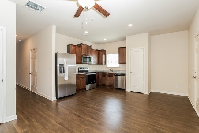 Photo - 402 Highwood Ln