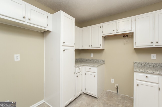 Photo - 278 Castleair Dr NE