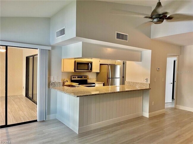 Photo - 5650 Trailwinds Dr Unit 122