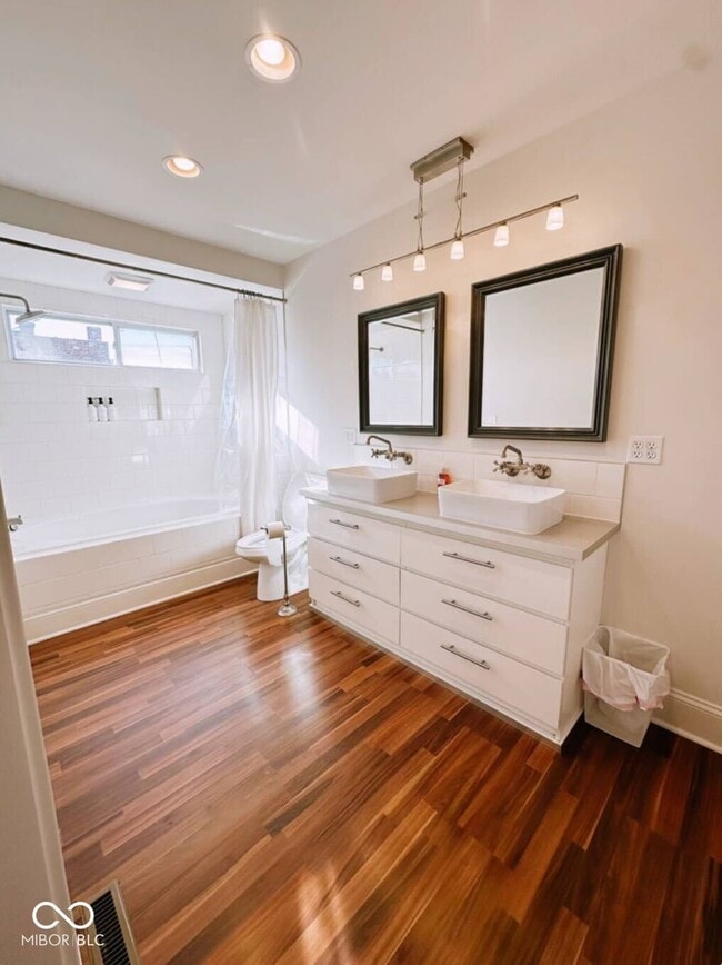 Photo - 1063 Hosbrook St Unit B