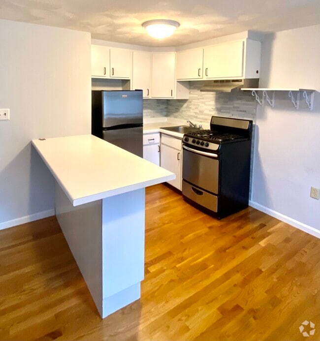 Building Photo - 141 Princeton St Rental