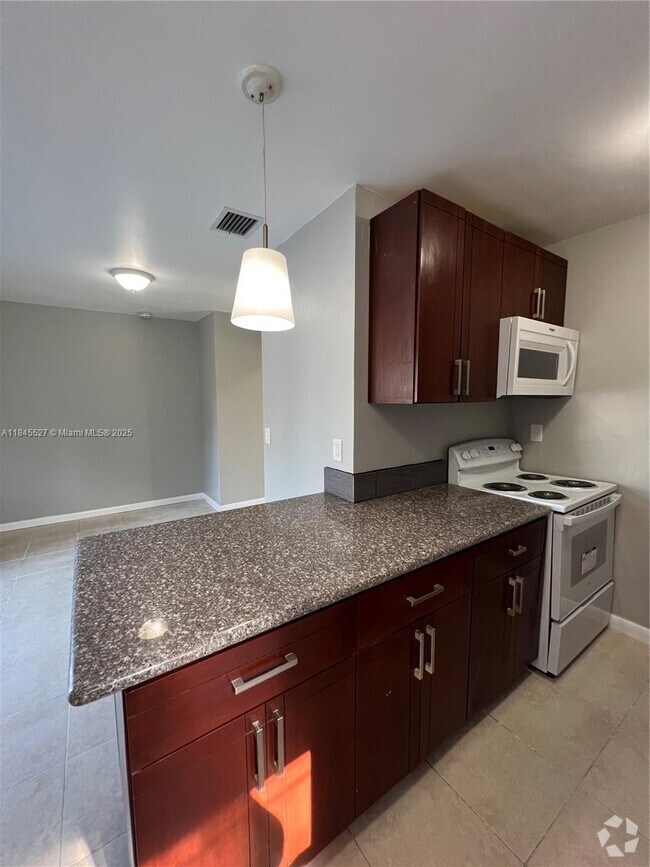Building Photo - 7632 NE 3rd Pl Unit 0 Rental