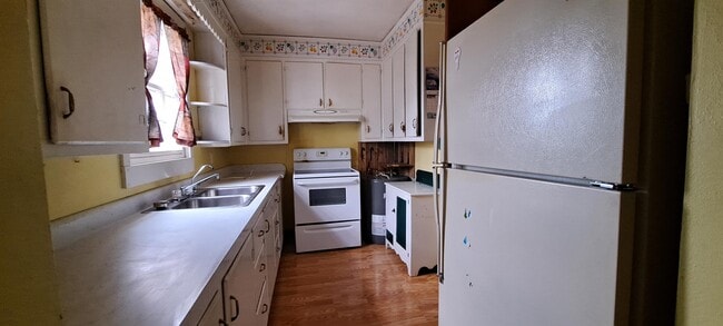 Photo - 205 Milner St NE