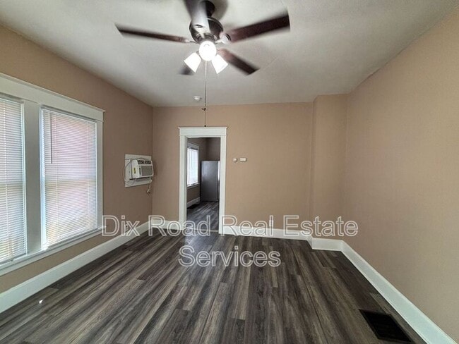 Photo - 708 Elwood St
