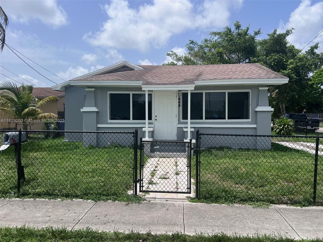 Photo - 445 NE 171 St Casa